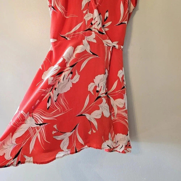 Yumi Kim Soho Mixer Wrap Casual Floral Silk Bay Breeze Red Mini Dress Size Small - Picture 8 of 16